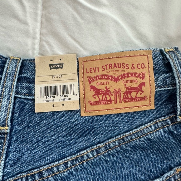 Levi’s Ribcage Ankle Straight Jean - Picture 13 of 13